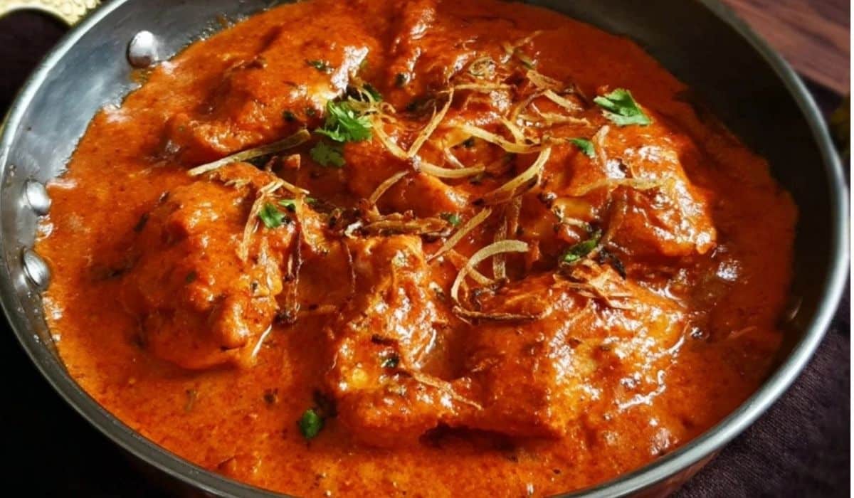 Mughlai Chicken Changezi Recipe served in traditional Mughlai copper bowl